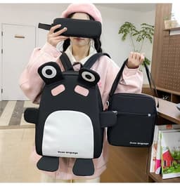 Sac à Dos Scolaires Enfant 3 en 1 Motif Grenouille Rose Language Style Dos Kawaii Noir SACKDS32N - طقم حقائب مدرسية للأطفال 3 في 1 بتصميم الضفدع اللطيف 1
