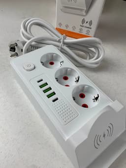 Multiprise 3 SOCKET 2500W avec USB, Type-C et chargement sans fil – مقبس طاقة وشاحن لاسلكي 4