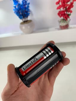Lampe Torche 100W avec Batterie Lithium 18650*3 Portée de 1 à 1,5 km, mise au point réglable – مصباح يدوي عالي الطاقة مع بطارية ليثيوم 4