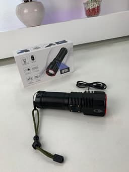 Lampe Torche 100W avec Batterie Lithium 18650*3 Portée de 1 à 1,5 km, mise au point réglable – مصباح يدوي عالي الطاقة مع بطارية ليثيوم 5