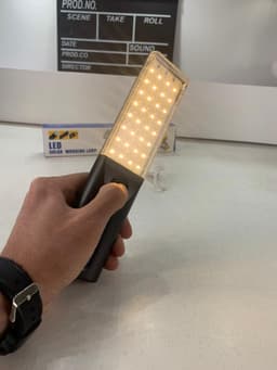 Lampe de Travail LED Rechargeable Éclairage Ultra-Puissant avec Panneau Solaire Intégré – مصباح عمل قابل للشحن 5